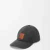 Pet met patch van wol Pet met patch van wol
