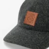 Pet met patch van wol Pet met patch van wol