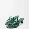 Petal Anagram-slipper van kalfsleer met krokodillenreliëf Petal Anagram-slipper van kalfsleer met krokodillenreliëf