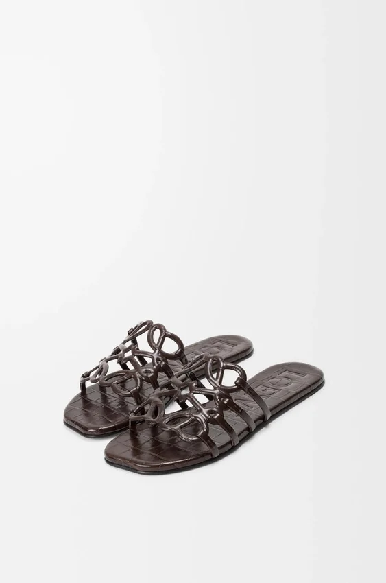 Petal Anagram-slipper van kalfsleer met krokodillenreliëf Petal Anagram-slipper van kalfsleer met krokodillenreliëf