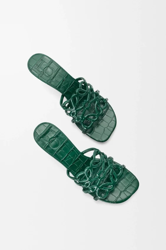 Petal Anagram-slipper van kalfsleer met krokodillenreliëf Petal Anagram-slipper van kalfsleer met krokodillenreliëf