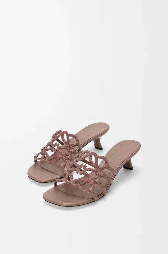 Petal Anagram-slipper van suède versierd met strass-steentjes Petal Anagram-slipper van suède versierd met strass-steentjes