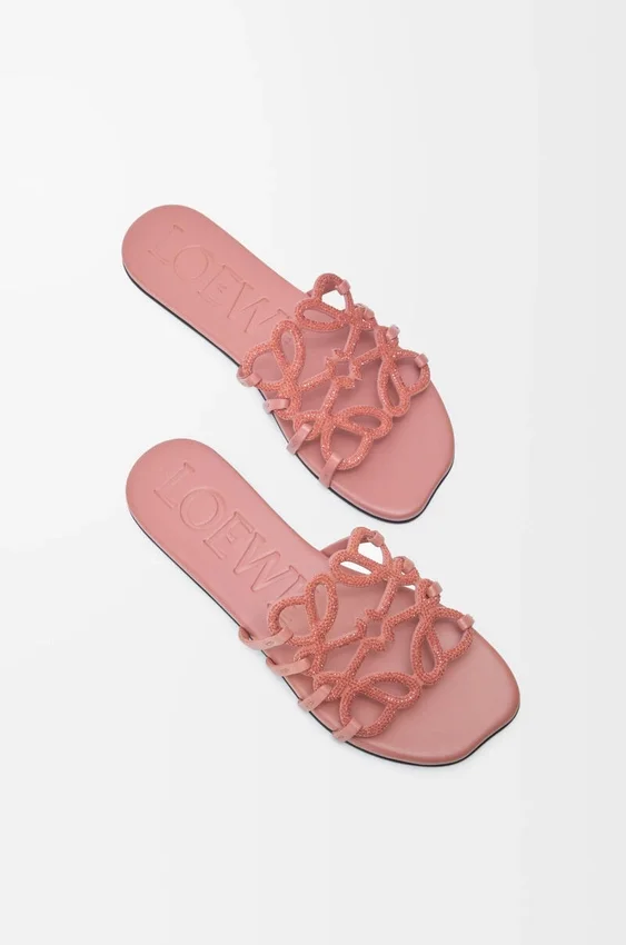 Petal Anagram-slipper van suède versierd met strass-steentjes Petal Anagram-slipper van suède versierd met strass-steentjes