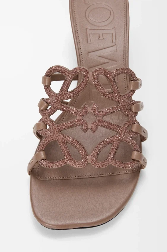 Petal Anagram-slipper van suède versierd met strass-steentjes Petal Anagram-slipper van suède versierd met strass-steentjes