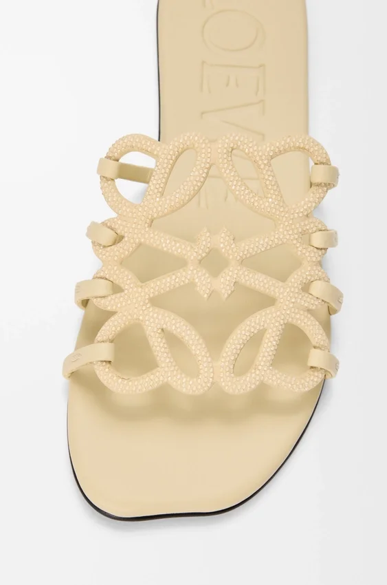 Petal Anagram-slipper van suède versierd met strass-steentjes Petal Anagram-slipper van suède versierd met strass-steentjes