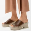 Petal-espadrille-platform-slipper van plantaardig gelooid kalfsleer Petal-espadrille-platform-slipper van plantaardig gelooid kalfsleer