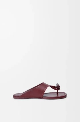 Platte sandalen met sluiting van glanzend, glad kalfsleer