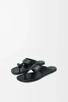 Platte sandalen met sluiting van glanzend, glad kalfsleer