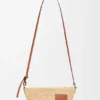 Pochette-tas met split van raffia en kalfsleer Pochette-tas met split van raffia en kalfsleer
