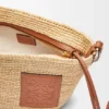 Pochette-tas met split van raffia en kalfsleer Pochette-tas met split van raffia en kalfsleer
