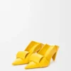 Pumps Origami met achterflap van lamsleer Pumps Origami met achterflap van lamsleer