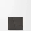 Puzzle-portemonnee met twee vouwen van soepel generfd kalfsleer Puzzle-portemonnee met twee vouwen van soepel generfd kalfsleer