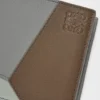 Puzzle-portemonnee met twee vouwen voor munten, van klassiek kalfsleer Puzzle-portemonnee met twee vouwen voor munten, van klassiek kalfsleer