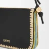 Rio-tasje van klassiek kalfsleer en raffia Rio-tasje van klassiek kalfsleer en raffia