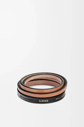 Set van twee armbanden van klassiek kalfsleer Set van twee armbanden van klassiek kalfsleer