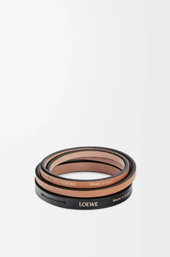 Set van twee armbanden van klassiek kalfsleer Set van twee armbanden van klassiek kalfsleer