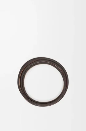Set van twee armbanden van klassiek kalfsleer Set van twee armbanden van klassiek kalfsleer