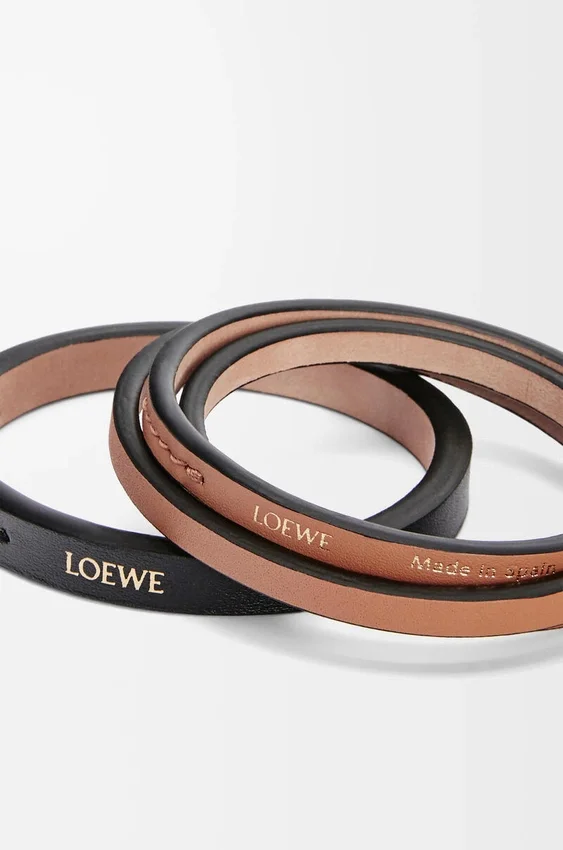 Set van twee armbanden van klassiek kalfsleer Set van twee armbanden van klassiek kalfsleer