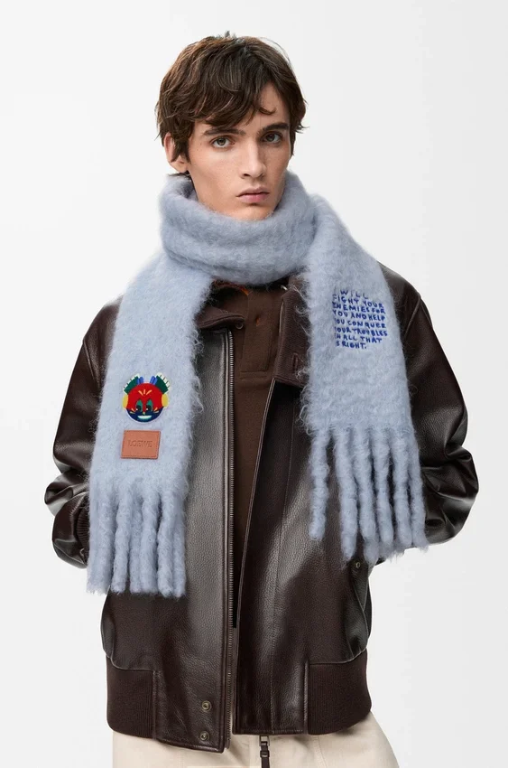 Sjaal van een mengsel van mohair en wol Sjaal van een mengsel van mohair en wol