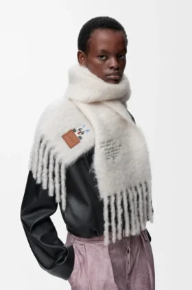 Sjaal van een mengsel van mohair en wol