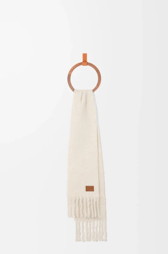 Sjaal van een mengsel van mohair en wol Sjaal van een mengsel van mohair en wol