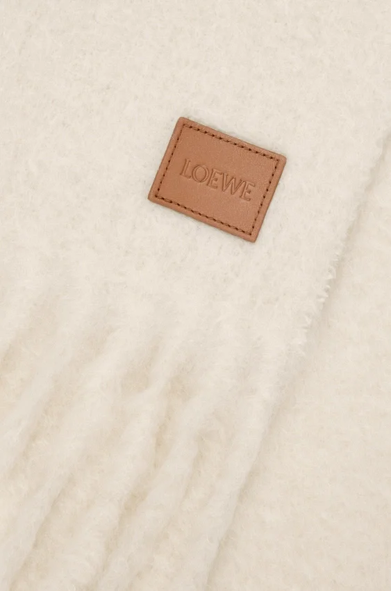 Sjaal van een mengsel van mohair en wol Sjaal van een mengsel van mohair en wol