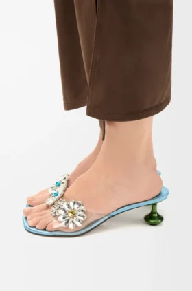 Toy-Sandalen mit kristallenen Blumen aus PVC