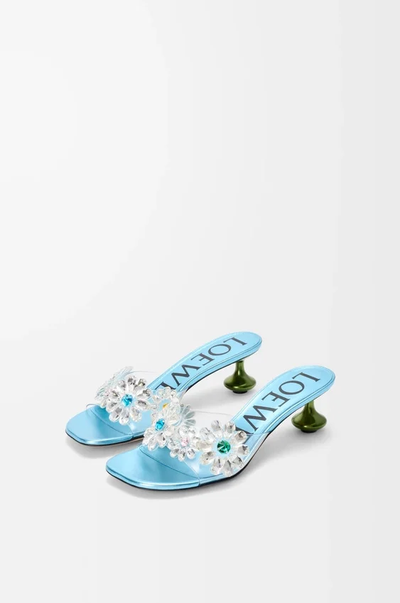 Toy-Sandalen mit kristallenen Blumen aus PVC Toy-Sandalen mit kristallenen Blumen aus PVC