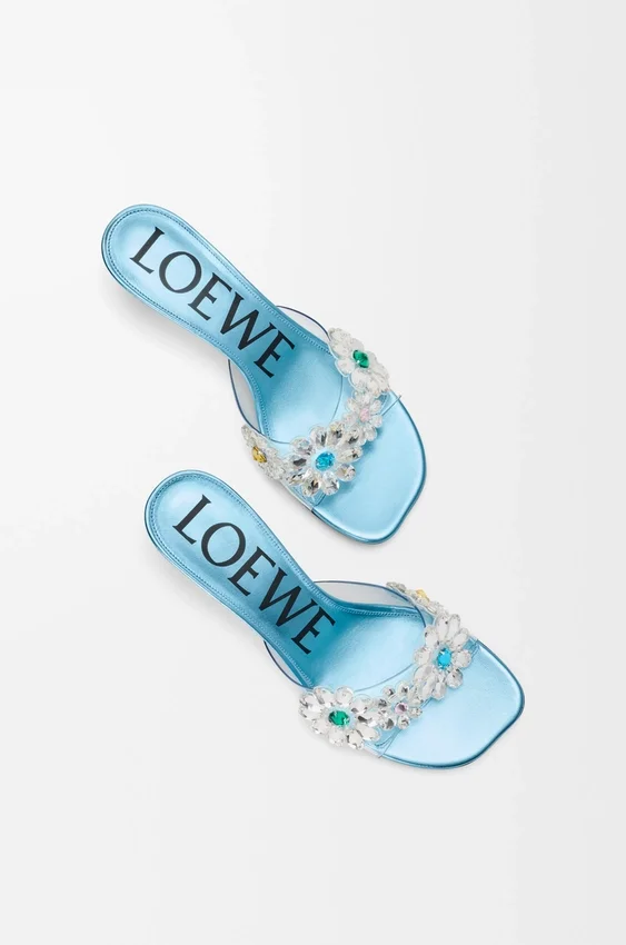 Toy-Sandalen mit kristallenen Blumen aus PVC Toy-Sandalen mit kristallenen Blumen aus PVC