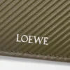 Tweevoudige portemonnee van klassiek kalfsleer met textuur Tweevoudige portemonnee van klassiek kalfsleer met textuur