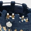 Vak met trekkoord van klassiek kalfsleer en raffia Vak met trekkoord van klassiek kalfsleer en raffia