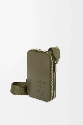 Verticaal crossbodyvakje van satijnkalfsleer