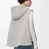 Vest met capuchon van schapenvacht Vest met capuchon van schapenvacht