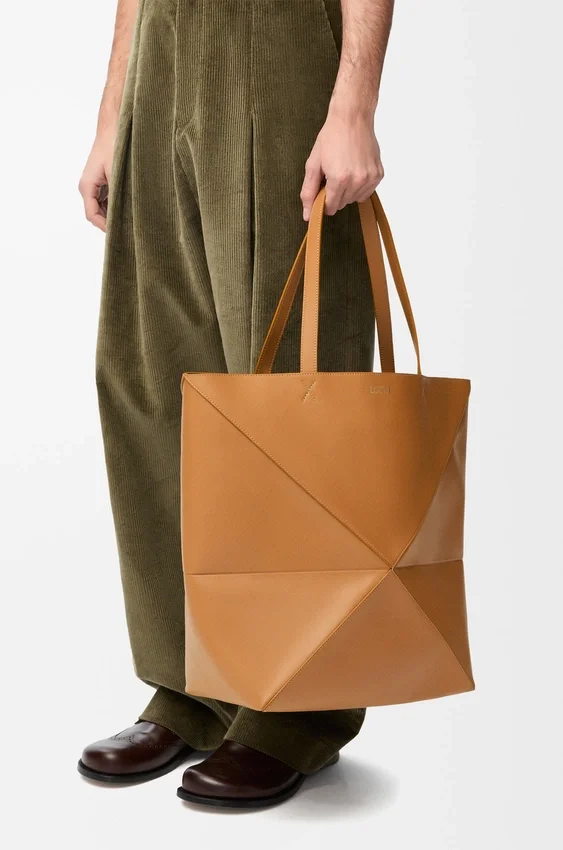 XL Puzzle Fold Tote bag van glanzend kalfsleer XL Puzzle Fold Tote bag van glanzend kalfsleer