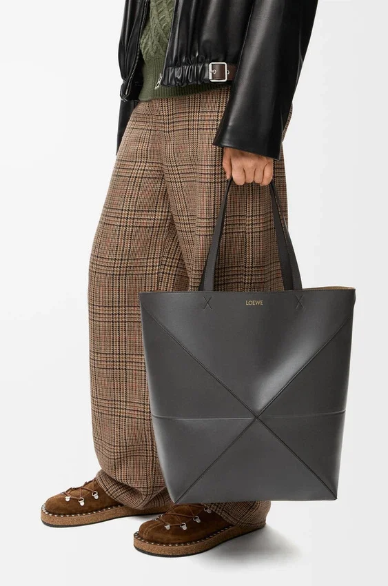 XL Puzzle Fold Tote bag van glanzend kalfsleer XL Puzzle Fold Tote bag van glanzend kalfsleer