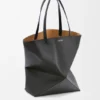 XL Puzzle Fold Tote bag van glanzend kalfsleer XL Puzzle Fold Tote bag van glanzend kalfsleer