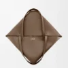 XL Puzzle Fold Tote bag van glanzend kalfsleer XL Puzzle Fold Tote bag van glanzend kalfsleer