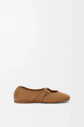Zachte ballerina met ‘Pebble’-motief van nappa-lamsleer