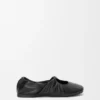 Zachte ballerina met ‘Pebble’-motief van nappa-lamsleer Zachte ballerina met ‘Pebble’-motief van nappa-lamsleer
