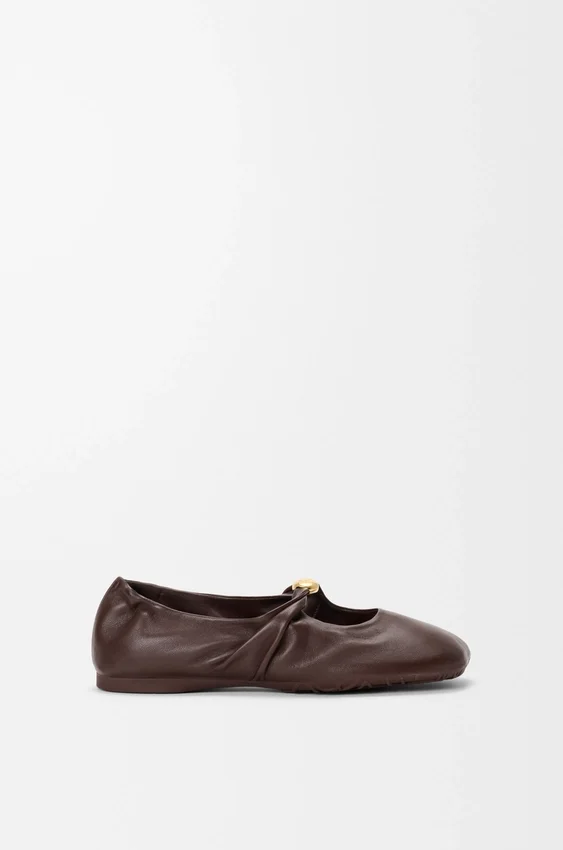 Zachte ballerina met ‘Pebble’-motief van nappa-lamsleer Zachte ballerina met ‘Pebble’-motief van nappa-lamsleer