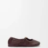Zachte ballerina met ‘Pebble’-motief van nappa-lamsleer Zachte ballerina met ‘Pebble’-motief van nappa-lamsleer