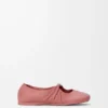 Zachte ballerina met ‘Pebble’-motief van nappa-lamsleer Zachte ballerina met ‘Pebble’-motief van nappa-lamsleer