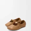 Zachte ballerina met ‘Pebble’-motief van nappa-lamsleer Zachte ballerina met ‘Pebble’-motief van nappa-lamsleer
