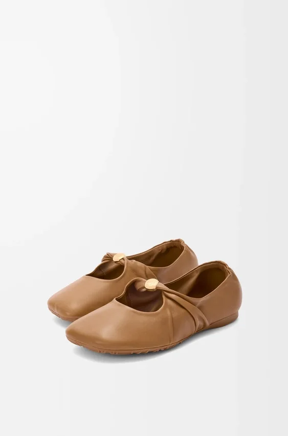 Zachte ballerina met ‘Pebble’-motief van nappa-lamsleer Zachte ballerina met ‘Pebble’-motief van nappa-lamsleer