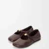 Zachte ballerina met ‘Pebble’-motief van nappa-lamsleer Zachte ballerina met ‘Pebble’-motief van nappa-lamsleer