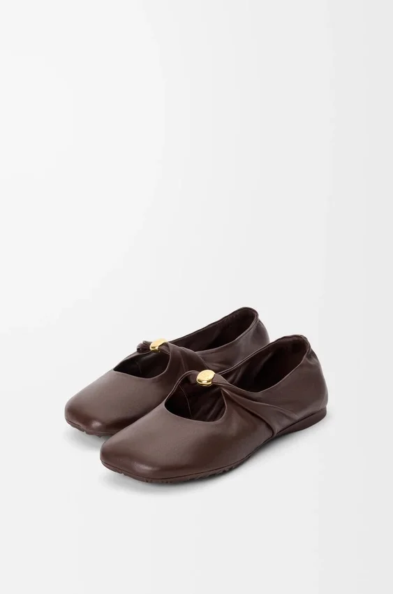 Zachte ballerina met ‘Pebble’-motief van nappa-lamsleer Zachte ballerina met ‘Pebble’-motief van nappa-lamsleer