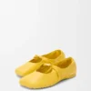 Zachte ballerina met ‘Pebble’-motief van nappa-lamsleer Zachte ballerina met ‘Pebble’-motief van nappa-lamsleer