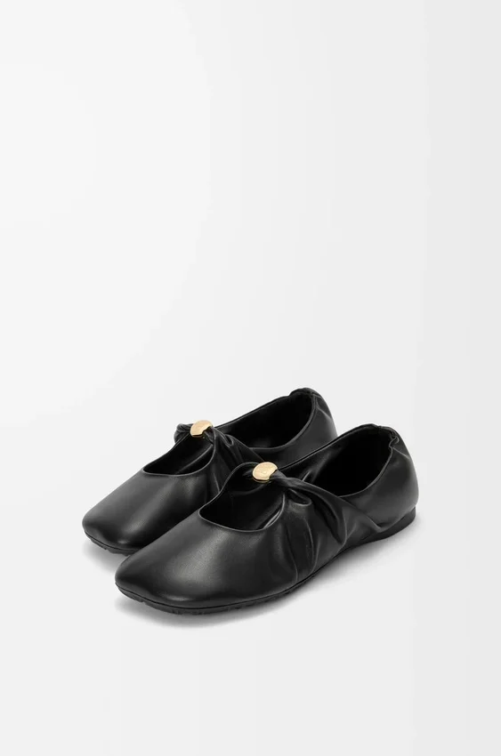 Zachte ballerina met ‘Pebble’-motief van nappa-lamsleer Zachte ballerina met ‘Pebble’-motief van nappa-lamsleer