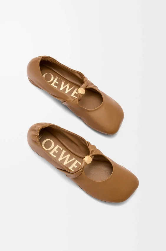 Zachte ballerina met ‘Pebble’-motief van nappa-lamsleer Zachte ballerina met ‘Pebble’-motief van nappa-lamsleer