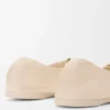 Zachte ballerina met ‘Pebble’-motief van nappa-lamsleer Zachte ballerina met ‘Pebble’-motief van nappa-lamsleer